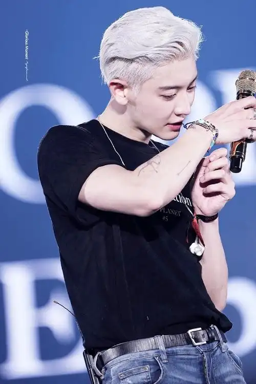 朴灿烈人美心善