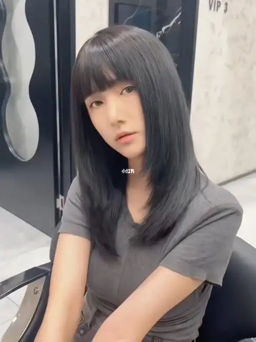 22年最火的层次感锁骨发适合方圆脸