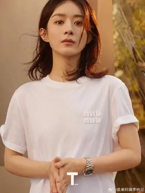 赵丽颖鎏金深v#赵丽颖最新杂志大片来袭!