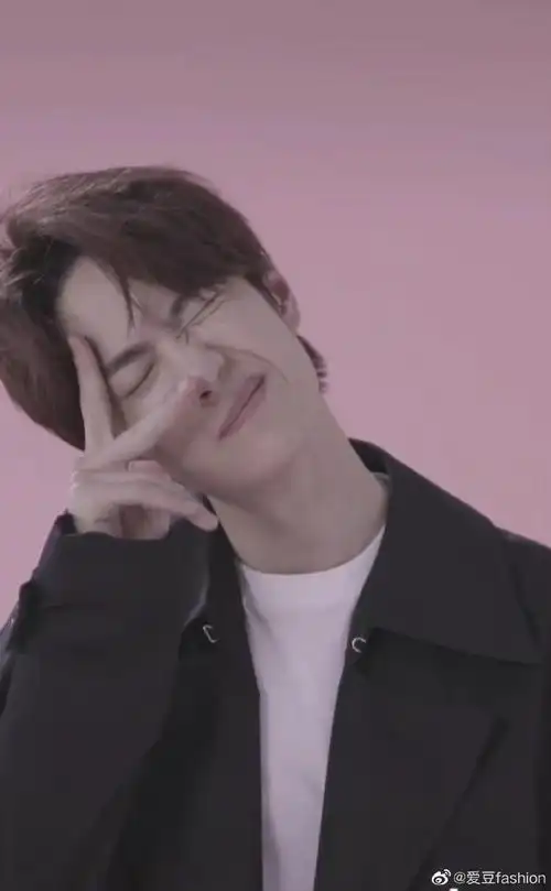 王一博比耶露营自拍##王一博露营