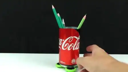 大神用易拉罐自制的精美笔筒! 还能旋转? 太有趣了
