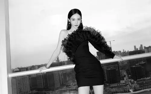 金晨性感露肩写真桌面壁纸