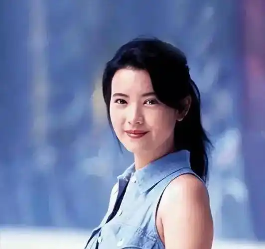 蓝洁瑛出生于1963年,祖籍广东清远.蓝洁瑛的家庭相当复杂.