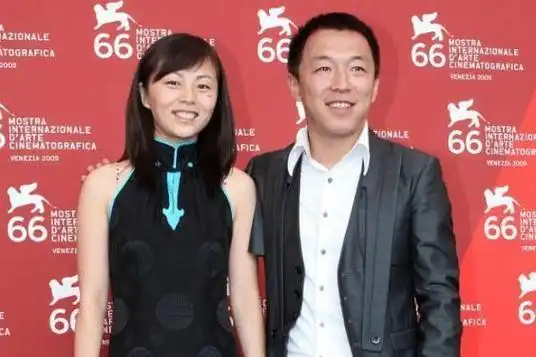 黄渤隐藏20多年的老婆是她和黄渤如同双胞胎简直太有夫妻相了