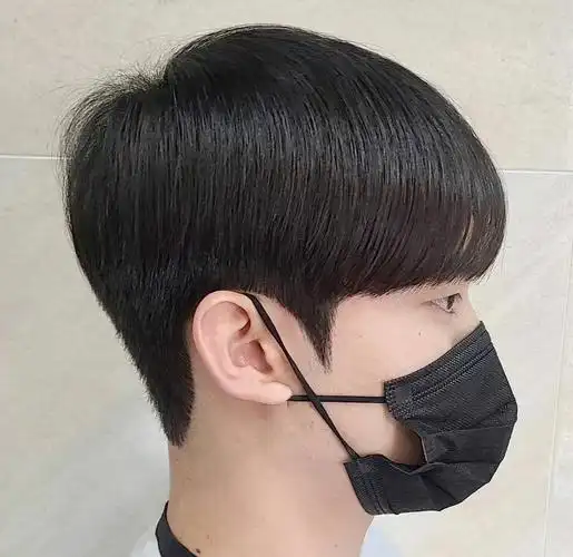 男生齐刘海发型至少年轻五岁