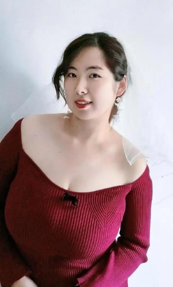 微胖女孩,但很漂亮,不知道谁有福气能娶到?