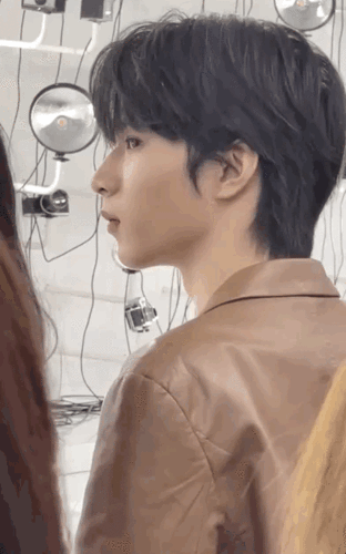 刘耀文从你面前走过是种什么感受