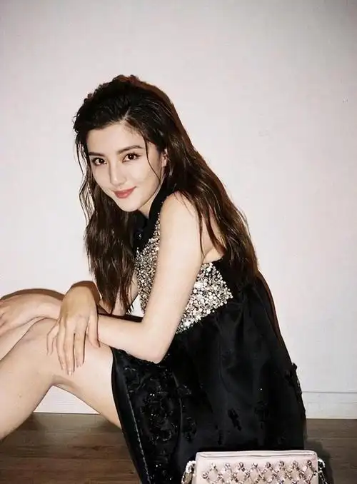 轻松上位张馨月嫁林峯拿百万零花钱却因矫情遭秦海璐怒批