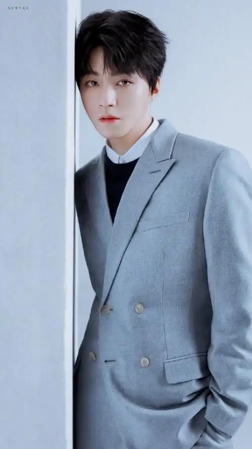 王俊凯elle四月刊封面