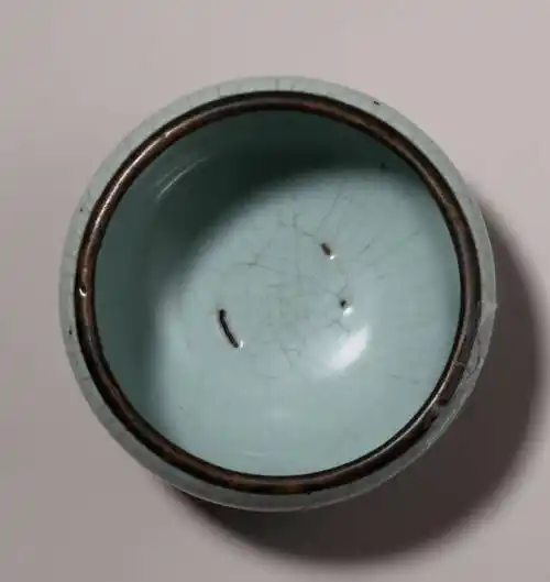 《收藏动态》南宋 官窑青瓷尊 台北故宫博物院馆藏南宋 官窑青釉浅腹