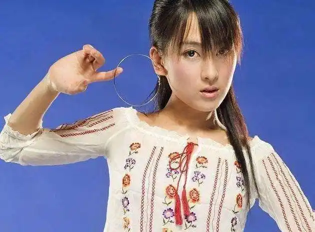 马苏童年照马苏军装照马苏女王照从小到大她改变了很多