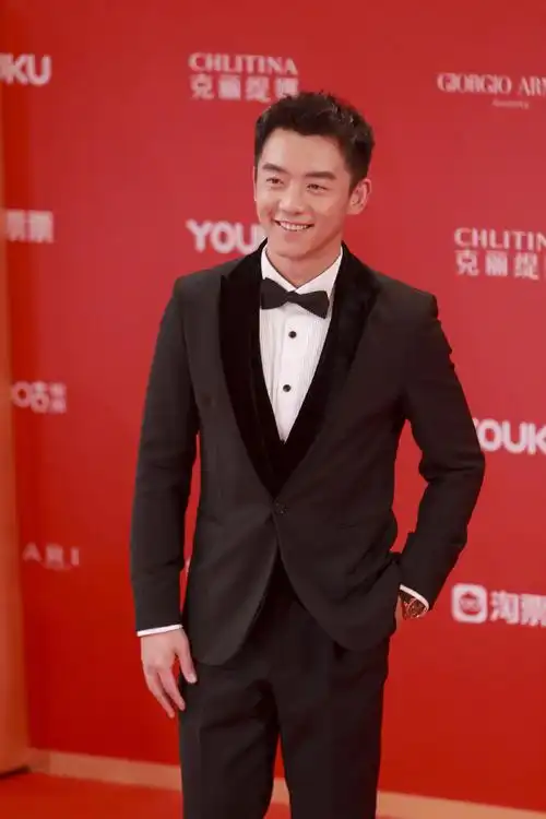 积家约会电影#第22届#上海电影节#开幕式,[八佰]演员郑恺亮相红毯.