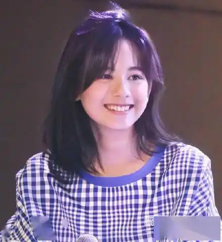 胡先煦女装照神似陈都灵,严宽ai换脸撞脸娜扎?帅哥就该被泥塑!_女生