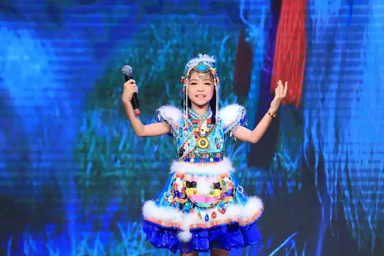 青年声乐教育家汤笑竹)(童星歌手邹遇)童星歌手邹遇是一位漂亮的小