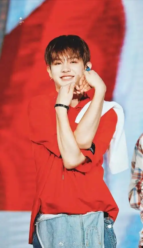 justin三种比心#黄明昊太可爱了,每个动作都让人心蹦蹦跳,太帅了改沣