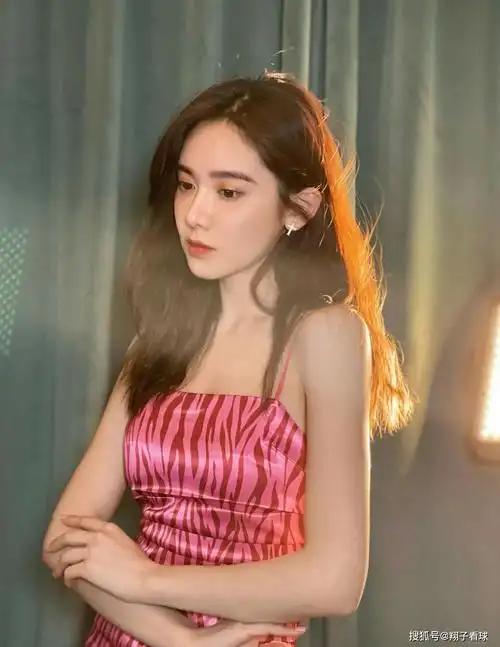 美女篮球主播美娜晒最新照片眉清目秀粉丝已瘦成一道闪电