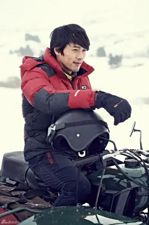 玄彬新西兰拍广告展运动型男魅力