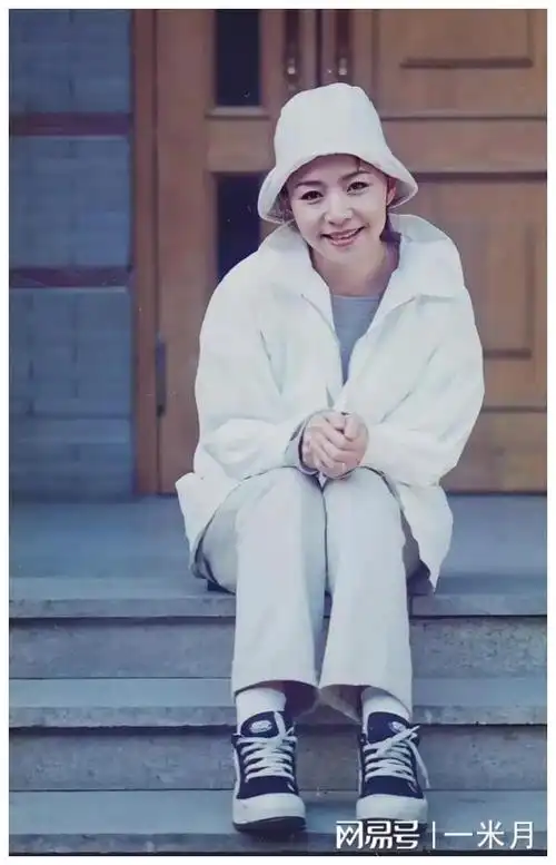 宋丹丹30年前旧照曝光,比倪萍还要漂亮,真是太惊艳太意外了