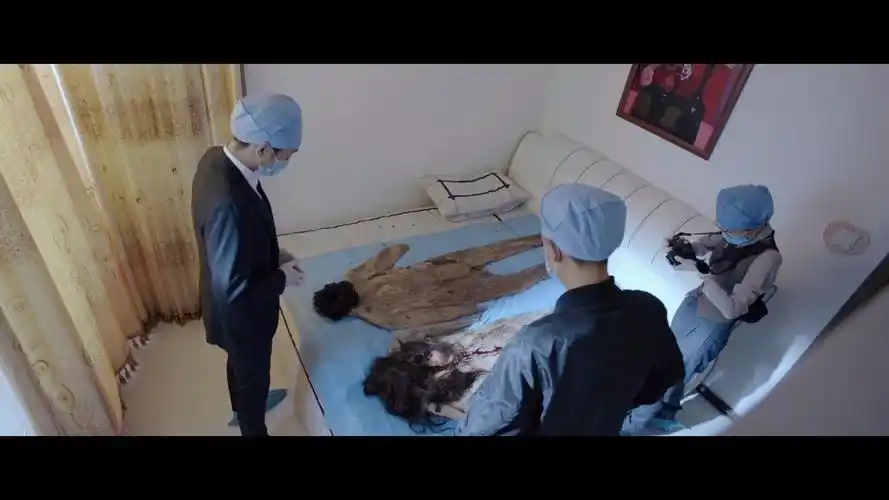 法医整天和尸体打交道,手术刀就是第十一根手指,让尸体开口说话.