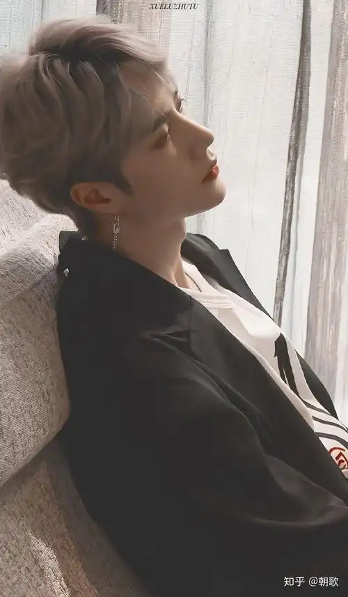 王一博绝美侧颜姐妹们求图