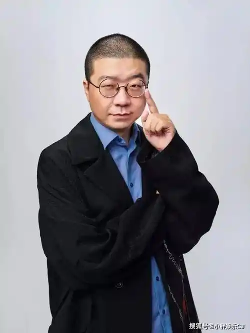 这李诞在改造之后也是迅速登上人,这在画面中李诞和之前的完全不是