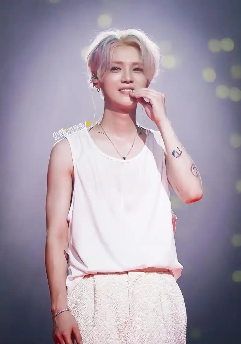 鹿晗染发#[滑稽]