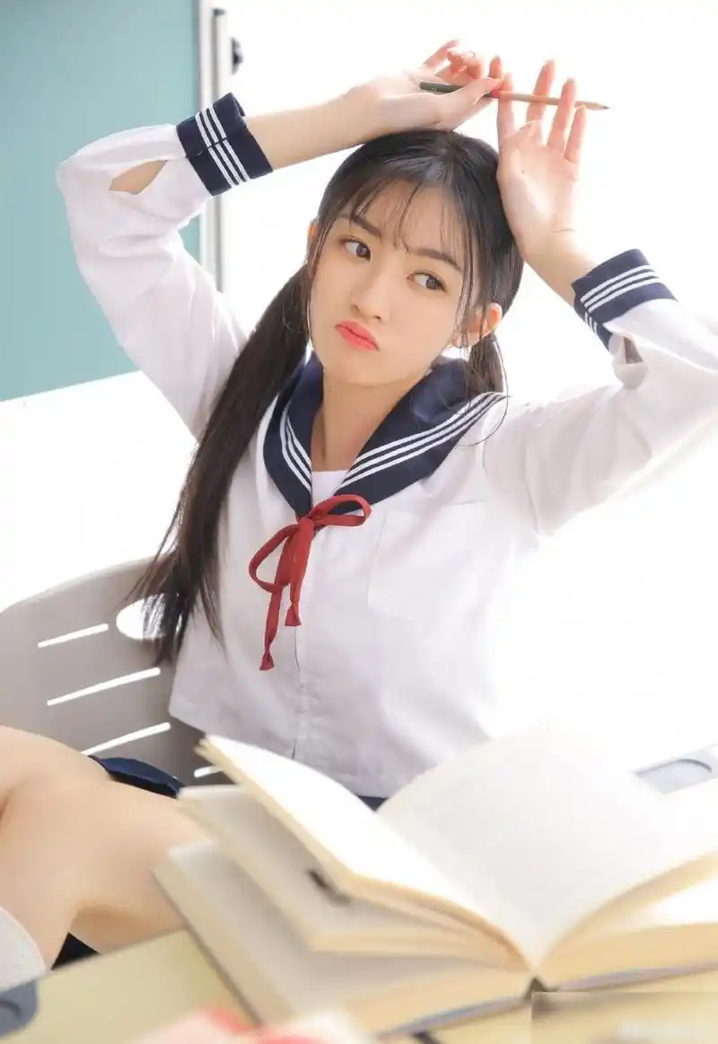 学生装白色长筒袜,小萝莉的最爱