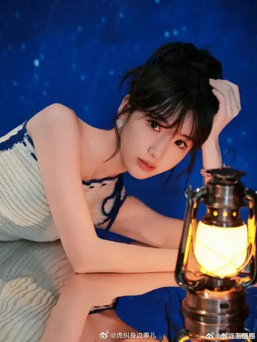 毛晓彤晒青环5旅行照##毛晓彤法式慵懒丸子头