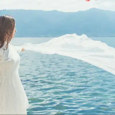 海边唯美短发女生侧颜头像