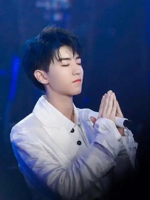 安安安安安安98@tfboys-王俊凯明天就要开始期末考试了,锦鲤附体,不