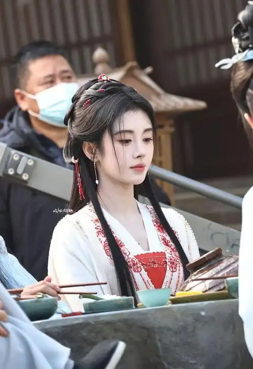 240112 古韵今风,鞠婧祎古装造型引无数粉丝倾慕!|女明星_网易订阅