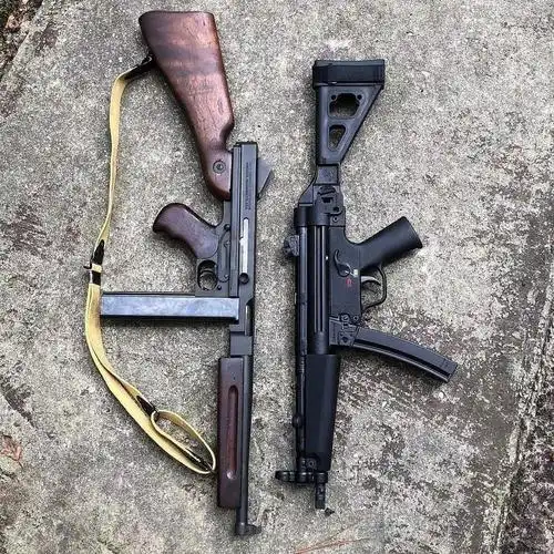 汤普森冲锋枪二战战场和上古黑帮片里的扫敌利器