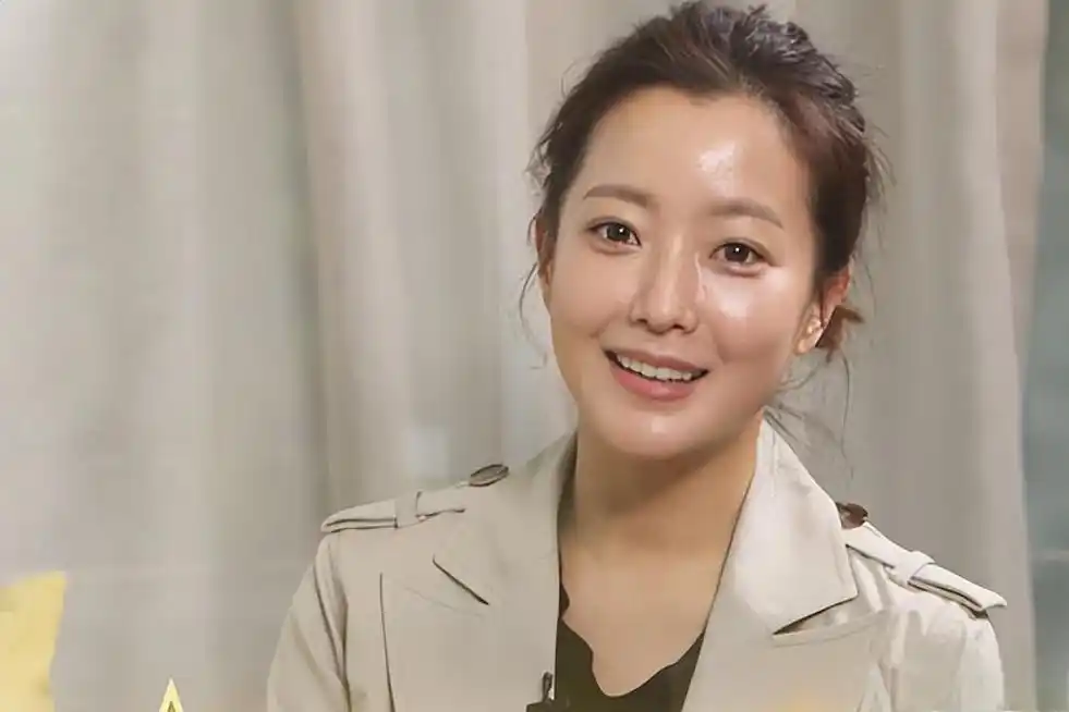 女星到豪门贵妇,事业与家庭的完美平衡 金喜善,这个名字曾是韩国娱乐