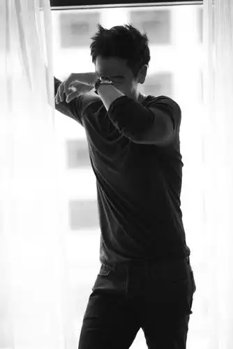 彭于晏 / 黑白有点帅啊