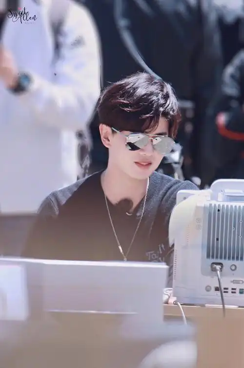 任嘉伦极挑讨论中~这期好有趣