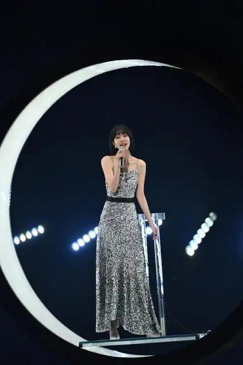 好久没有看到过李溪芮了的感觉她还是那个富有活力的漂亮短发女孩