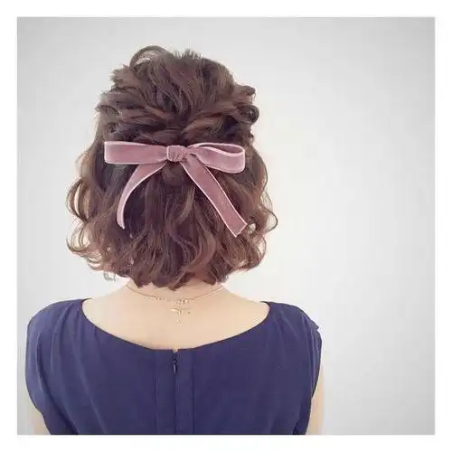 手残女绝对也学得会的可爱半头盘发造型!