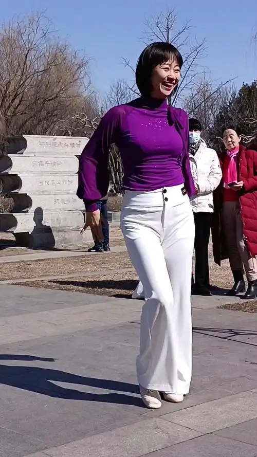 万元奖金争夺赛漂亮的小芳跳广场舞太想念太美了