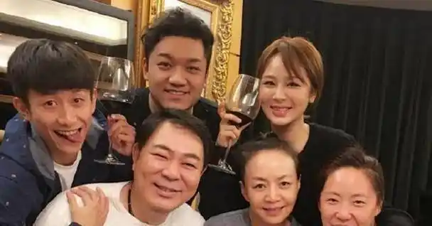 《家有儿女》主演重聚,录视频却频频笑场,网友:很有爱_宋丹丹_杨紫_冰