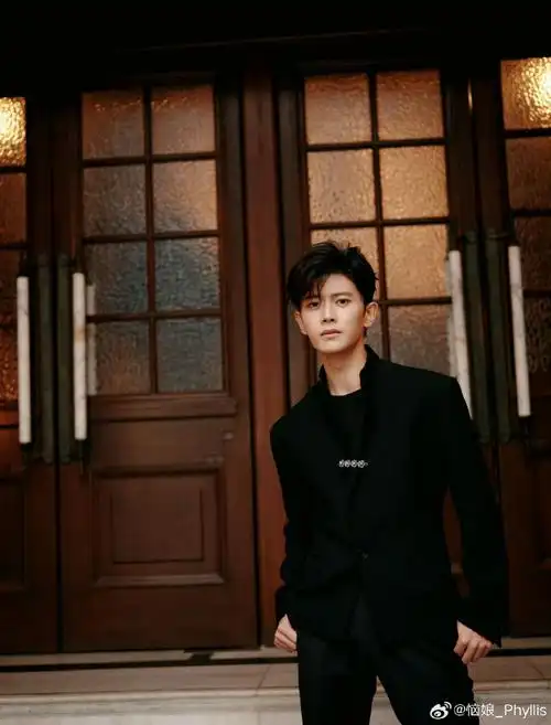 任嘉伦田曦薇张凌赫窦骁何超莲合照##任嘉伦