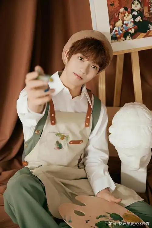 花开半夏丨郑星源变身少年画家 手持画笔绘制未来梦想