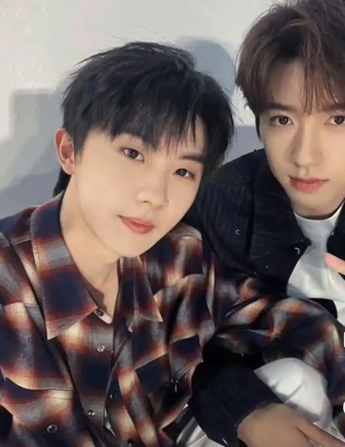 马嘉祺晒照为贺峻霖庆生 网友:太有爱