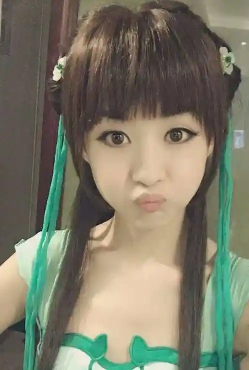 6大女星嘟嘴卖萌,赵丽颖最萌?迪丽热巴最美?网友:只服邓紫琪