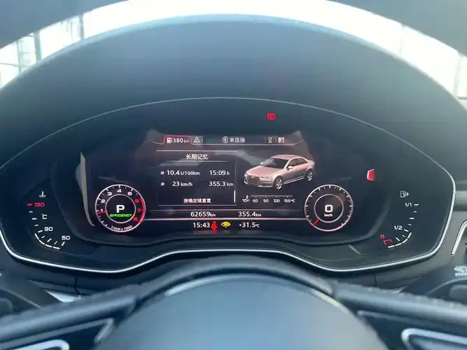 而全液晶仪表盘,悬浮式中控屏以及触控式空调面板等配置的