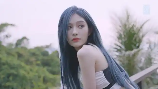 王奕泳装c位偷心甜妹