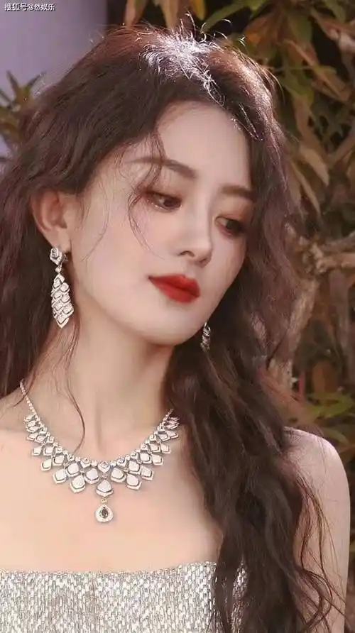 赵丽颖闷声干大事有多牛?