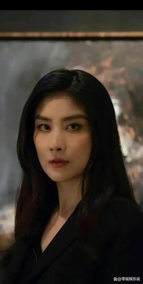 近日陈慧琳出席活动,如今51岁陈慧琳的身材真是让人惊艳啊!