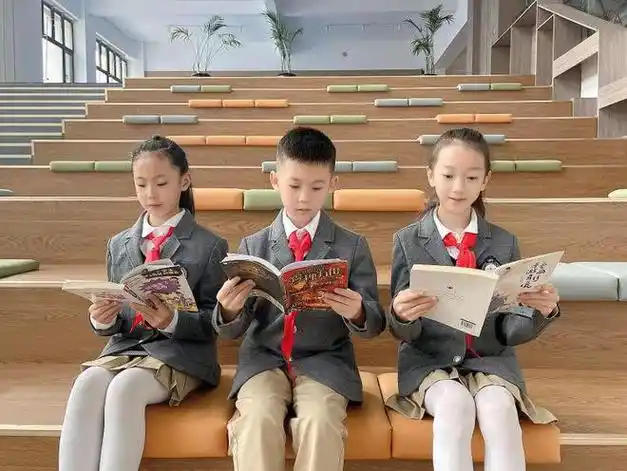 万柏林区光华实验小学校服ootd穿搭公式大揭秘