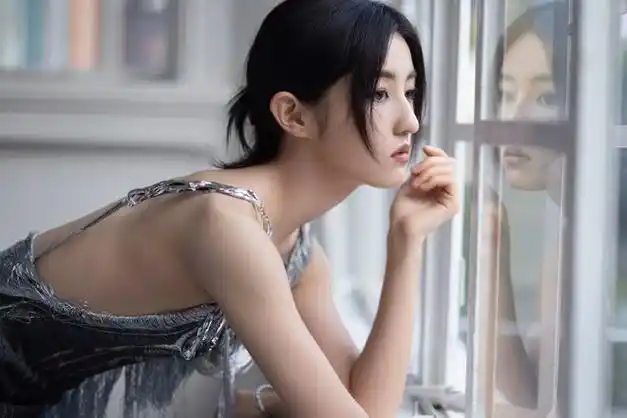 处女座的张子枫身高只有160cm,但她确实我最最喜欢的零零后女星,她