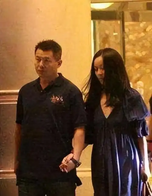 回顾孟桐:爱上未婚生子的那英,爱妻子的全部,对继子视如己出